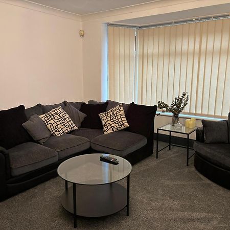Cozy 3 Bed Home In Halifax With Secure Parking - Long & Short Stays Welcome! Exteriör bild