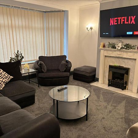 Cozy 3 Bed Home In Halifax With Secure Parking - Long & Short Stays Welcome! Exteriör bild