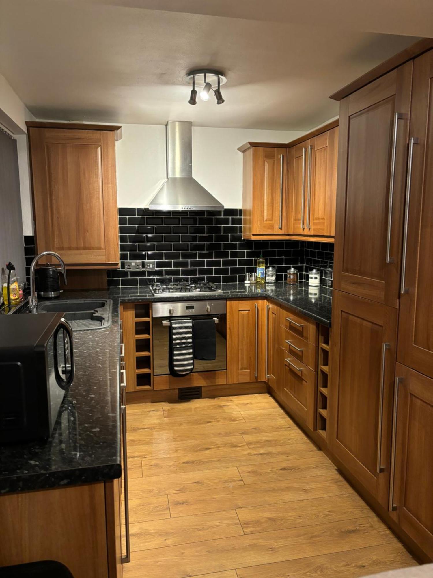 Cozy 3 Bed Home In Halifax With Secure Parking - Long & Short Stays Welcome! Exteriör bild