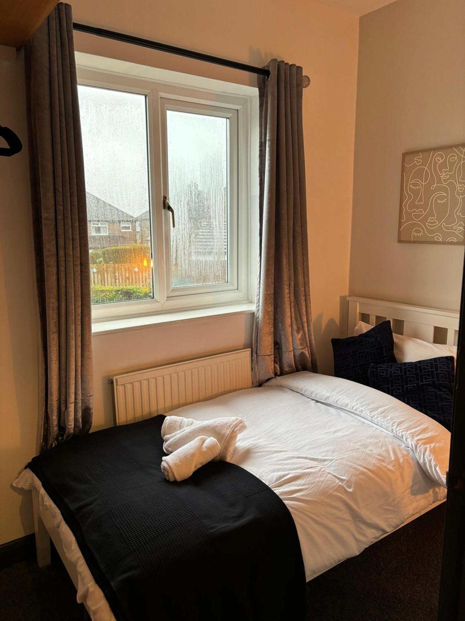 Cozy 3 Bed Home In Halifax With Secure Parking - Long & Short Stays Welcome! Exteriör bild
