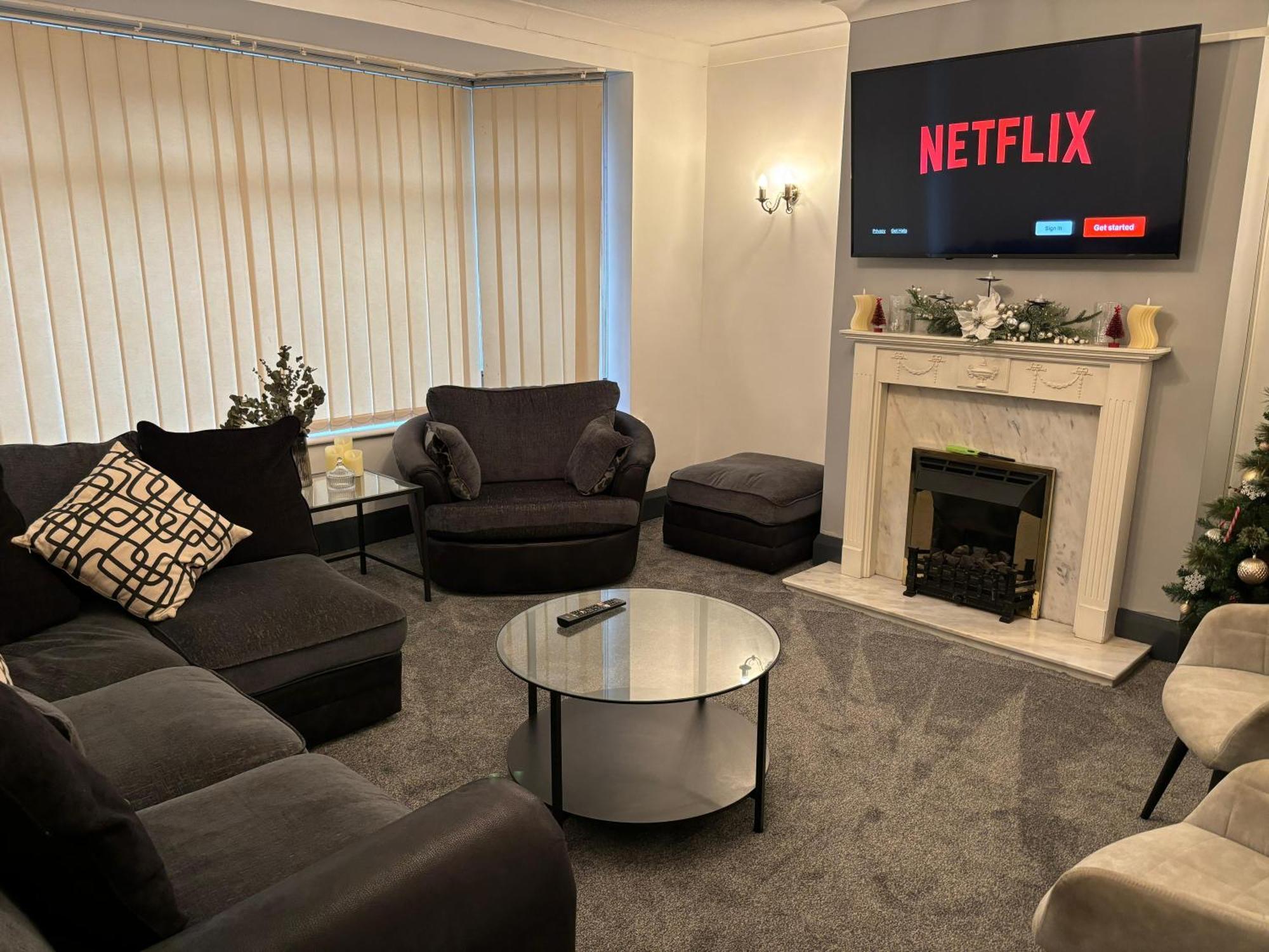 Cozy 3 Bed Home In Halifax With Secure Parking - Long & Short Stays Welcome! Exteriör bild